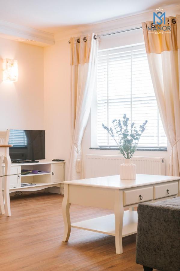 Charming Chic Appartment With 24Hr Parking Northampton Esterno foto