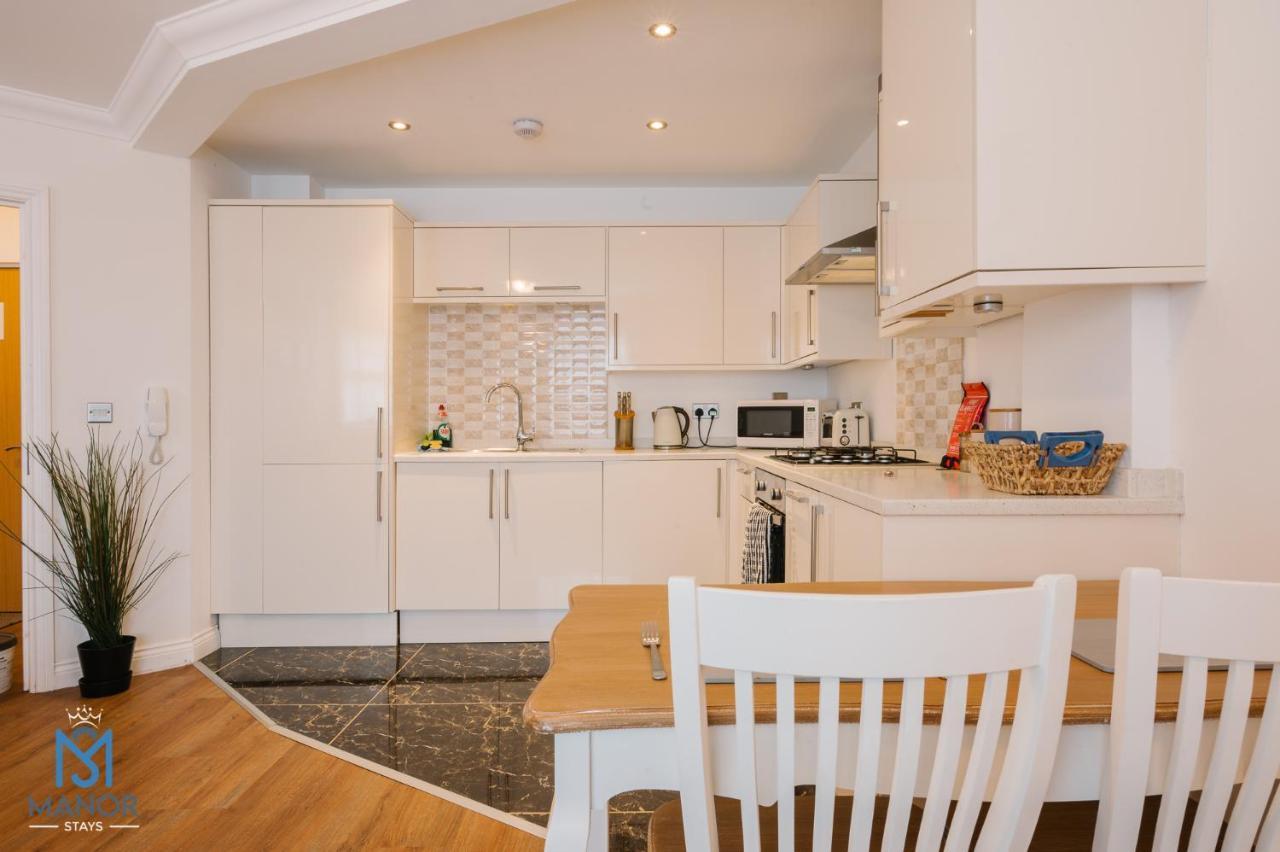 Charming Chic Appartment With 24Hr Parking Northampton Esterno foto